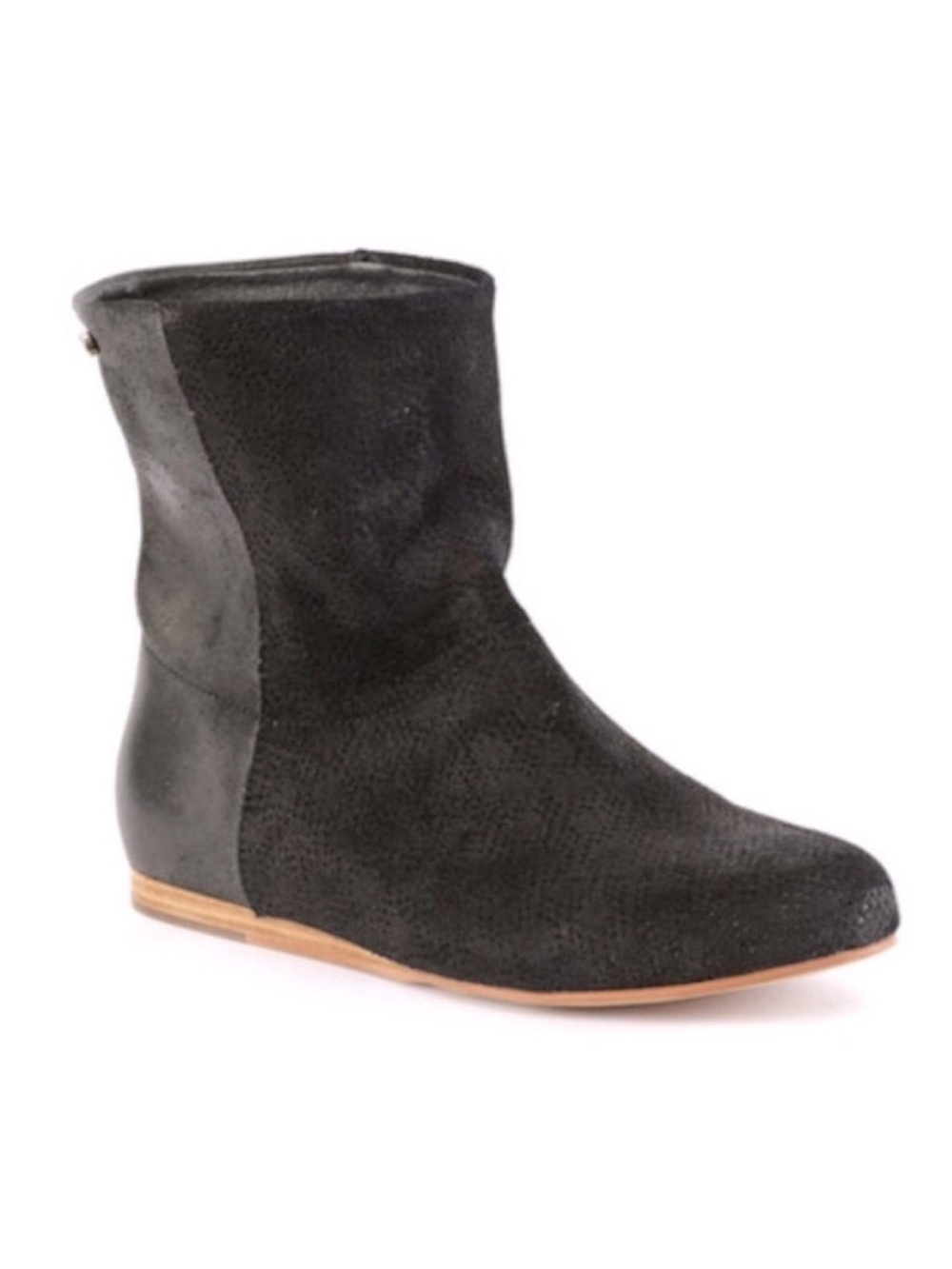 EMU Australia Black Macedon Suede Ankle Boots, Size 7, NWT